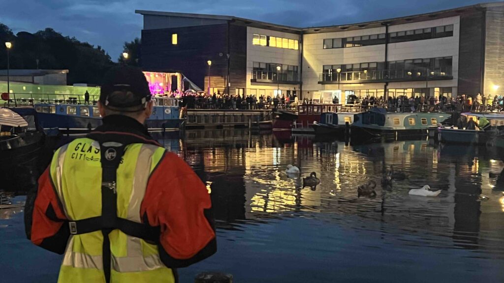 Services 2 safety boat